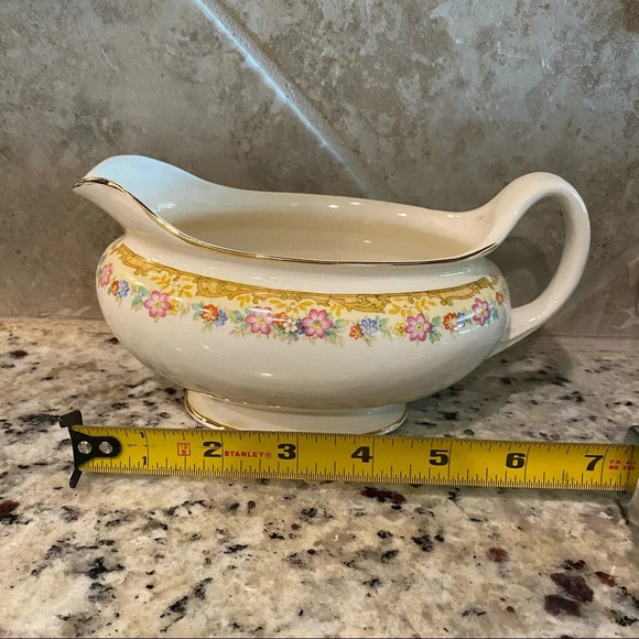 Eggshell Nautilus Gravy Boat - Picture 14 of 14